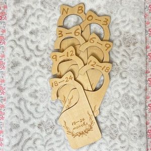 🛍 4 for $30 - Clothing dividers by age